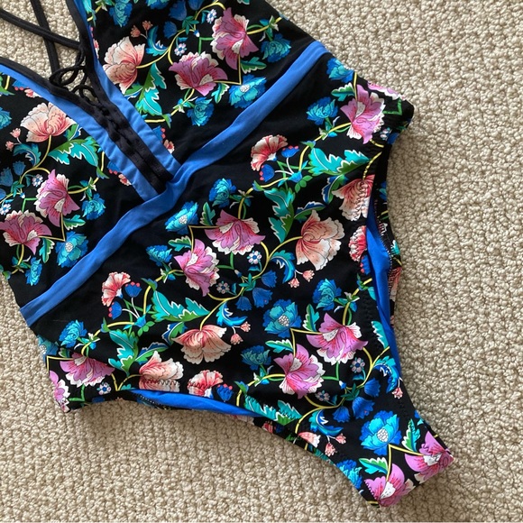 Nanette Lepore Floral One Piece Swimsuit Black Blue Size Small Cheeky LIKE NEW - Picture 3 of 10